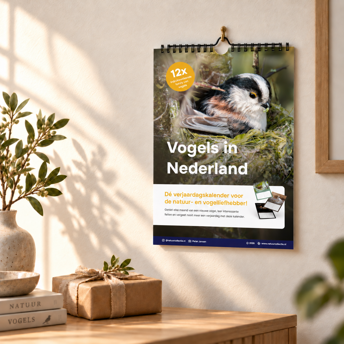 Verjaardagskalender ‘Vogels in Nederland – Staartmees’ aan de muur